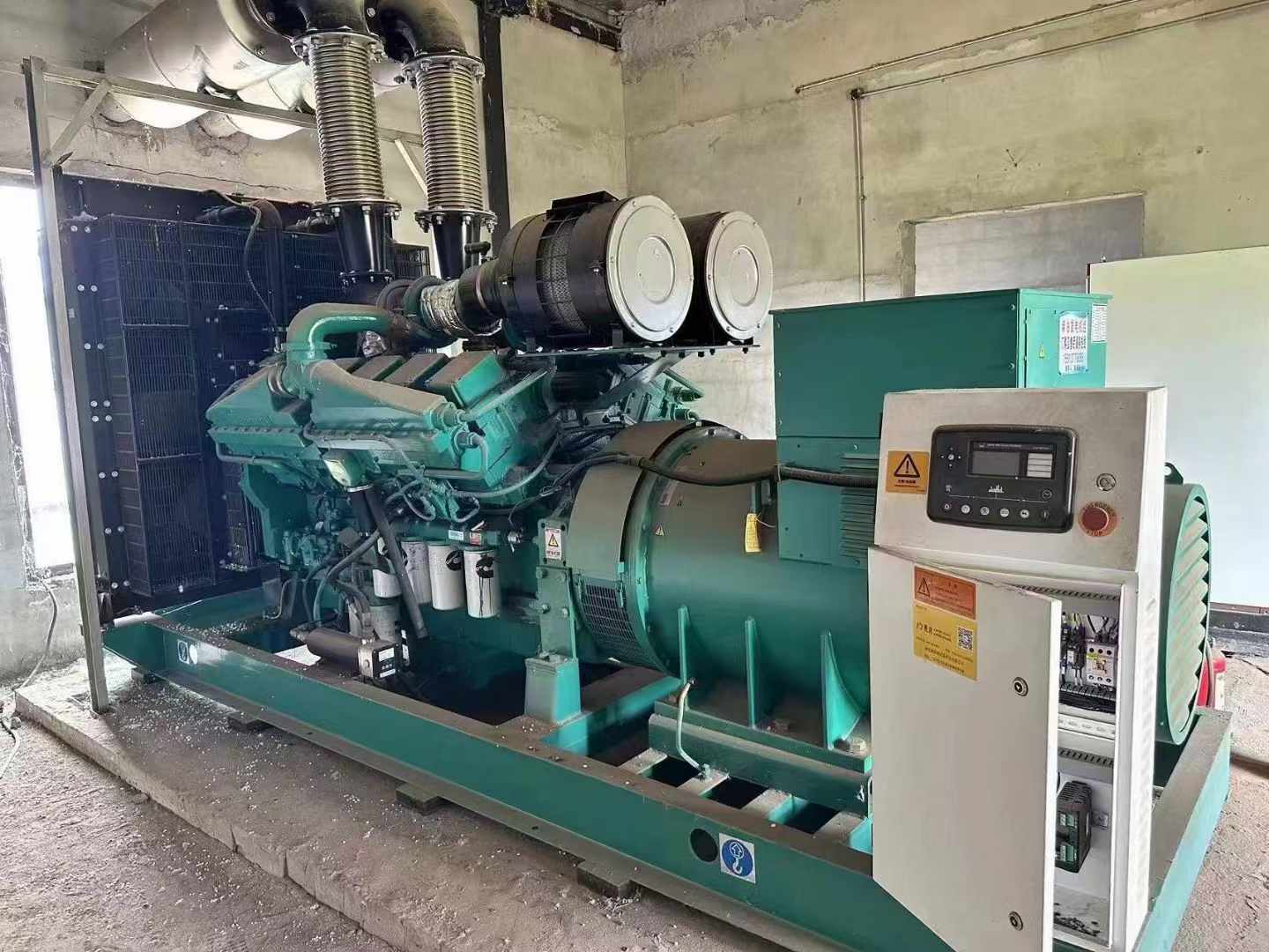 南川无功补偿装置的性能评估需要考虑哪些因素？