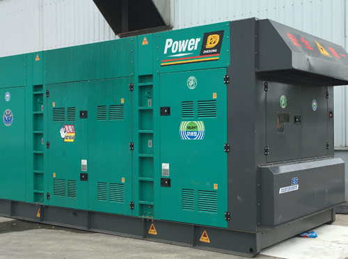 南川升级发电机组的过程中需要注意哪些安全事项？