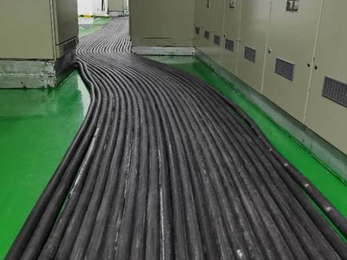 南川如何根据理论计算公式计算温度对特定电压测量结果的影响？